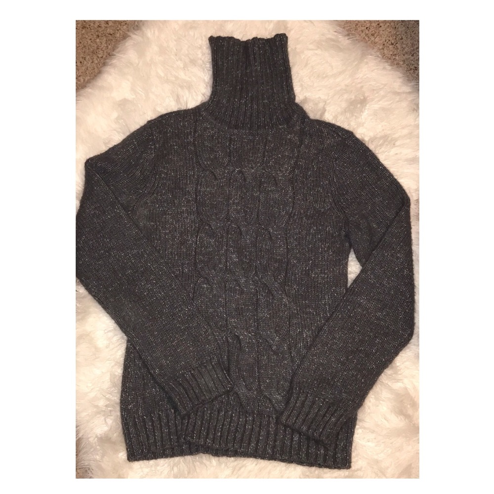 Comfy & Stylish Cable Knit Sweater